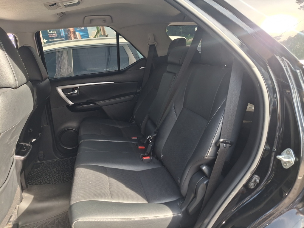 TOYOTA HILUX SW4 2.8 D-4D TURBO DIESEL SRX 7L 4X4 AUTOM&Aacute;TICO