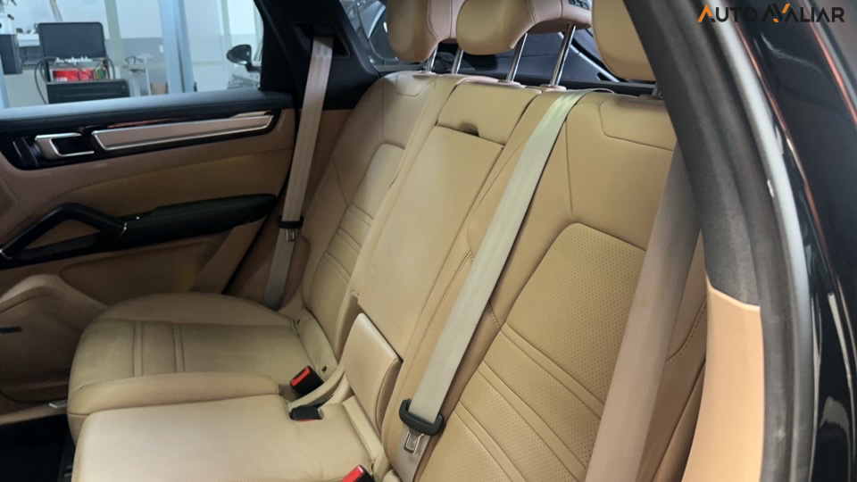 PORSCHE CAYENNE 3.0 V6 E-HYBRID PLATINUM EDITION AWD TIPTRONIC S