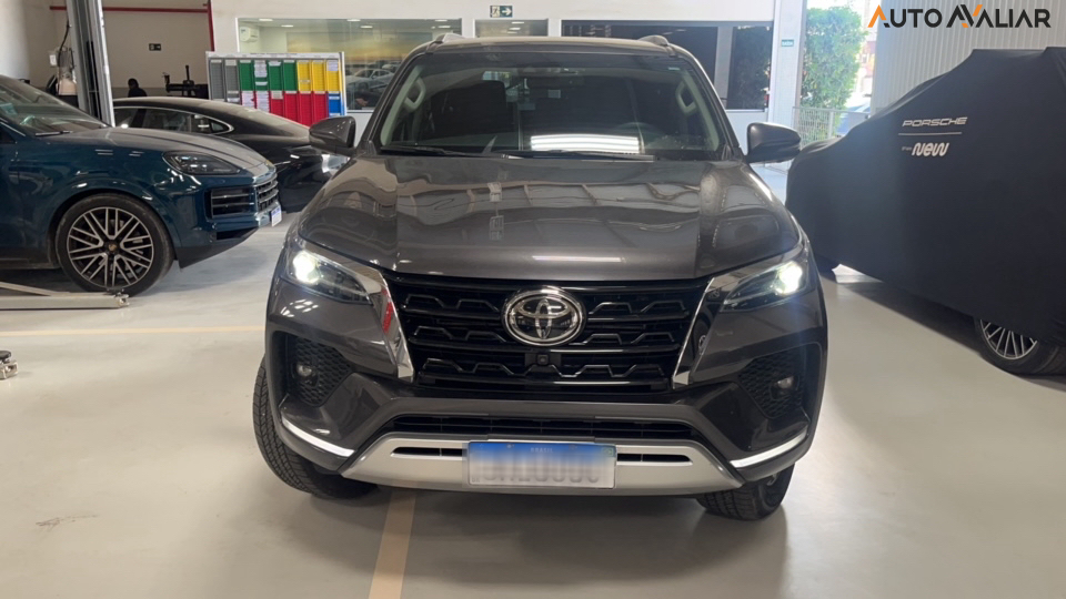 TOYOTA HILUX SW4 2.8 D-4D TURBO DIESEL SRX 7L 4X4 AUTOM&Aacute;TICO