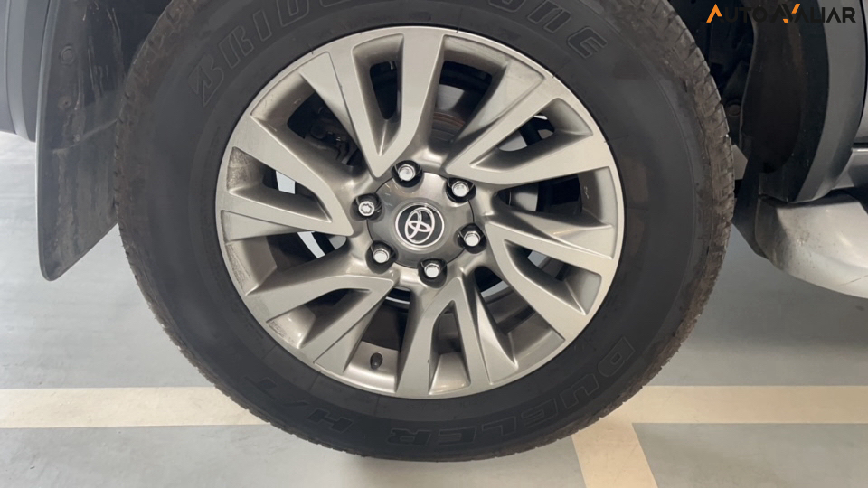 TOYOTA HILUX SW4 2.8 D-4D TURBO DIESEL SRX 7L 4X4 AUTOM&Aacute;TICO