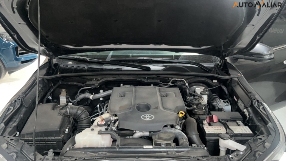 TOYOTA HILUX SW4 2.8 D-4D TURBO DIESEL SRX 7L 4X4 AUTOM&Aacute;TICO