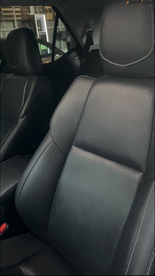 TOYOTA HILUX SW4 2.8 D-4D TURBO DIESEL SRX 7L 4X4 AUTOM&Aacute;TICO