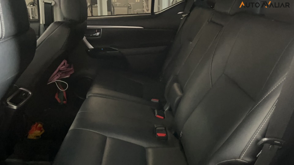 TOYOTA HILUX SW4 2.8 D-4D TURBO DIESEL SRX 7L 4X4 AUTOM&Aacute;TICO