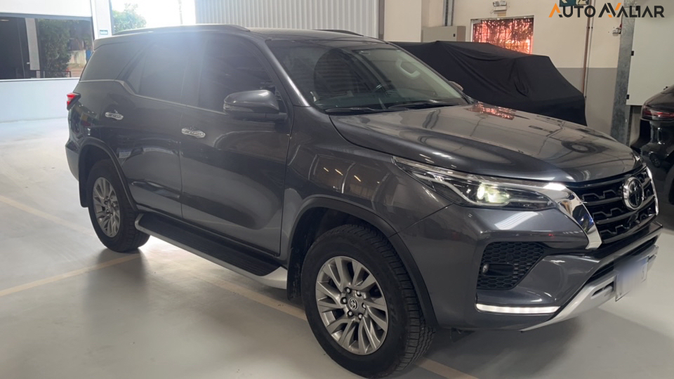 TOYOTA HILUX SW4 2.8 D-4D TURBO DIESEL SRX 7L 4X4 AUTOMÁTICO