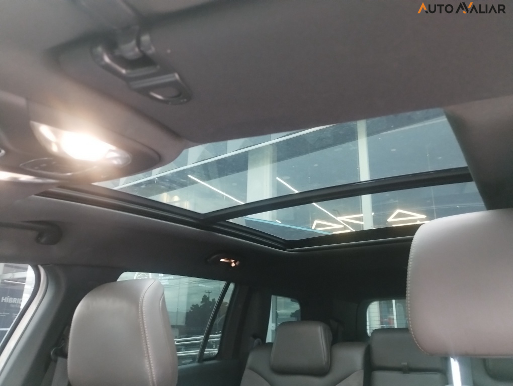 JEEP COMMANDER 2.0 TD380 TURBO DIESEL OVERLAND AT9