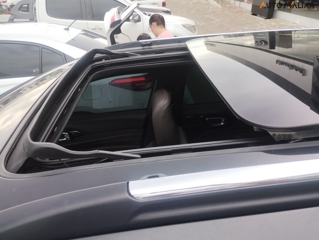 JEEP COMMANDER 2.0 TD380 TURBO DIESEL OVERLAND AT9