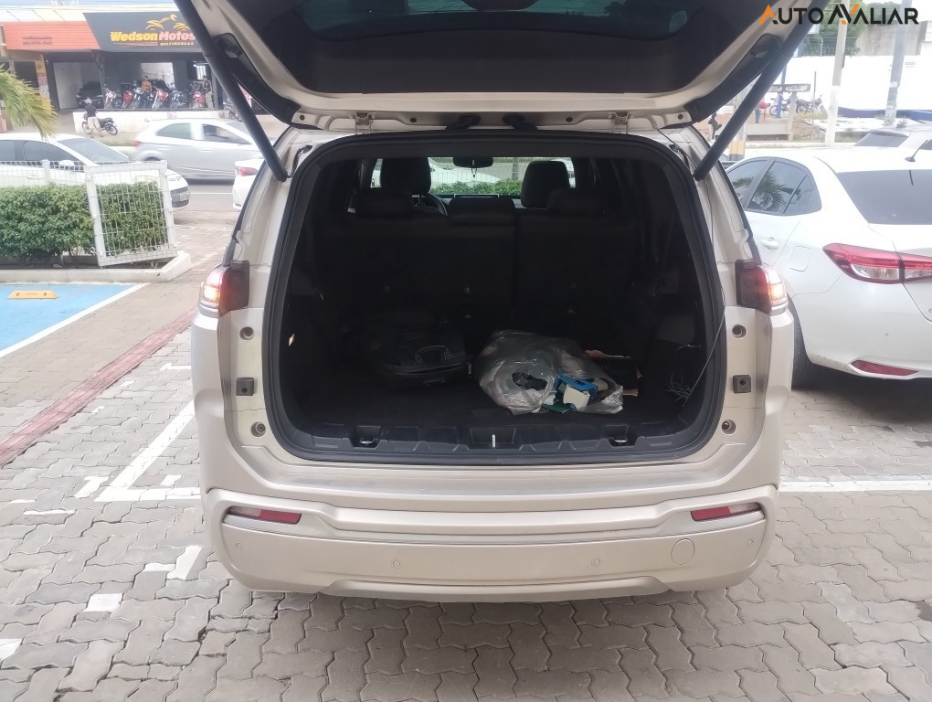 JEEP COMMANDER 2.0 TD380 TURBO DIESEL OVERLAND AT9