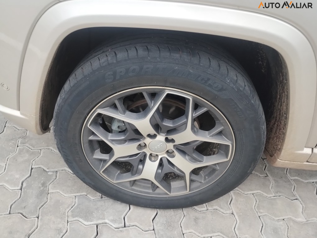 JEEP COMMANDER 2.0 TD380 TURBO DIESEL OVERLAND AT9