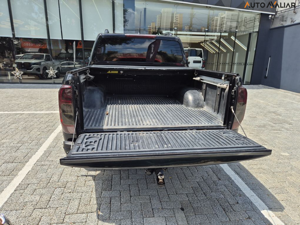 NISSAN FRONTIER 2.3 16V TURBO DIESEL LE CD 4X4 AUTOMATICO