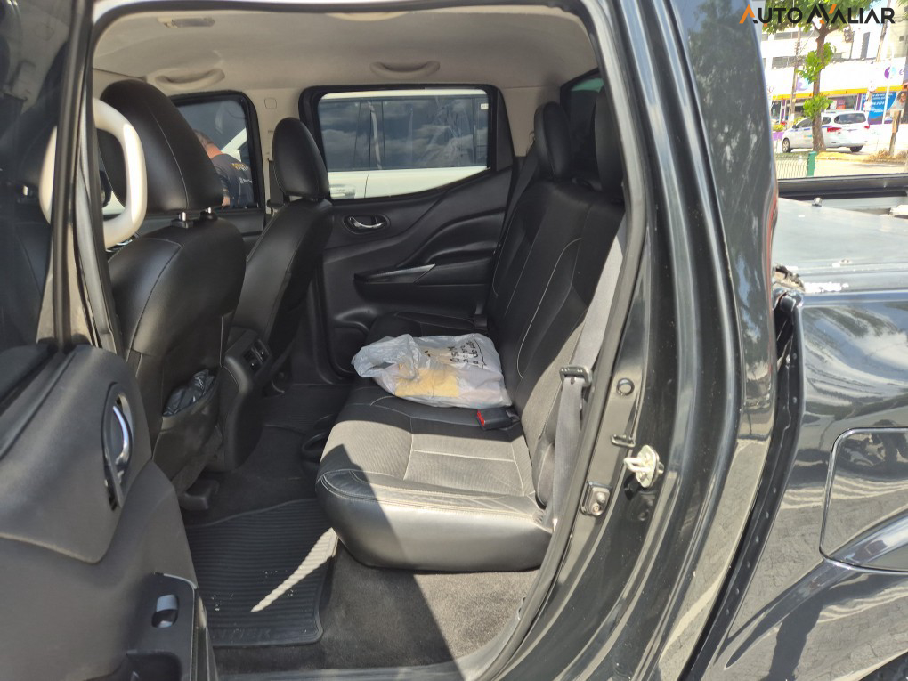 NISSAN FRONTIER 2.3 16V TURBO DIESEL LE CD 4X4 AUTOMATICO