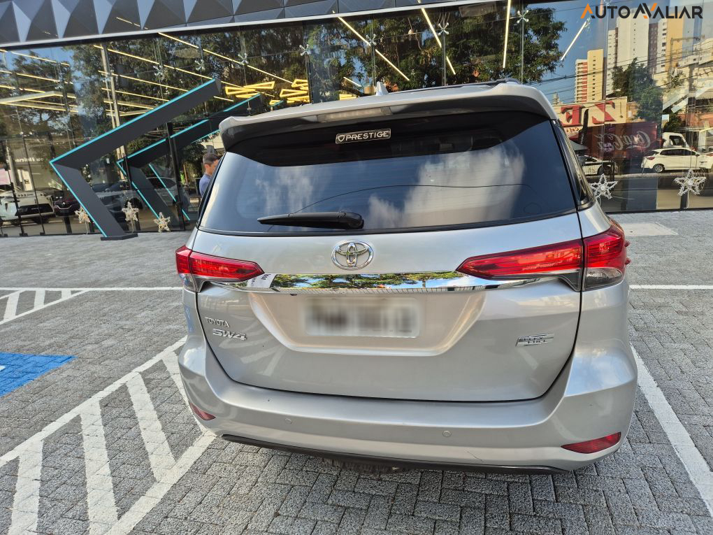 TOYOTA HILUX SW4 2.7 SR 4X2 16V FLEX 4P AUTOMATICO