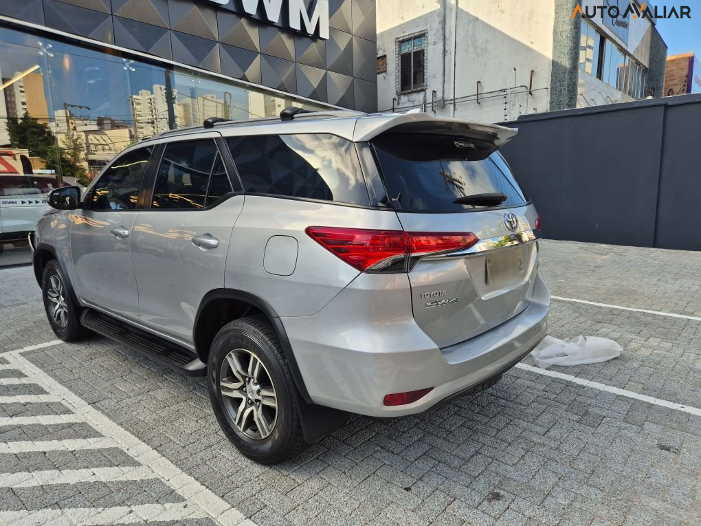 TOYOTA HILUX SW4 2.7 SR 4X2 16V FLEX 4P AUTOMATICO