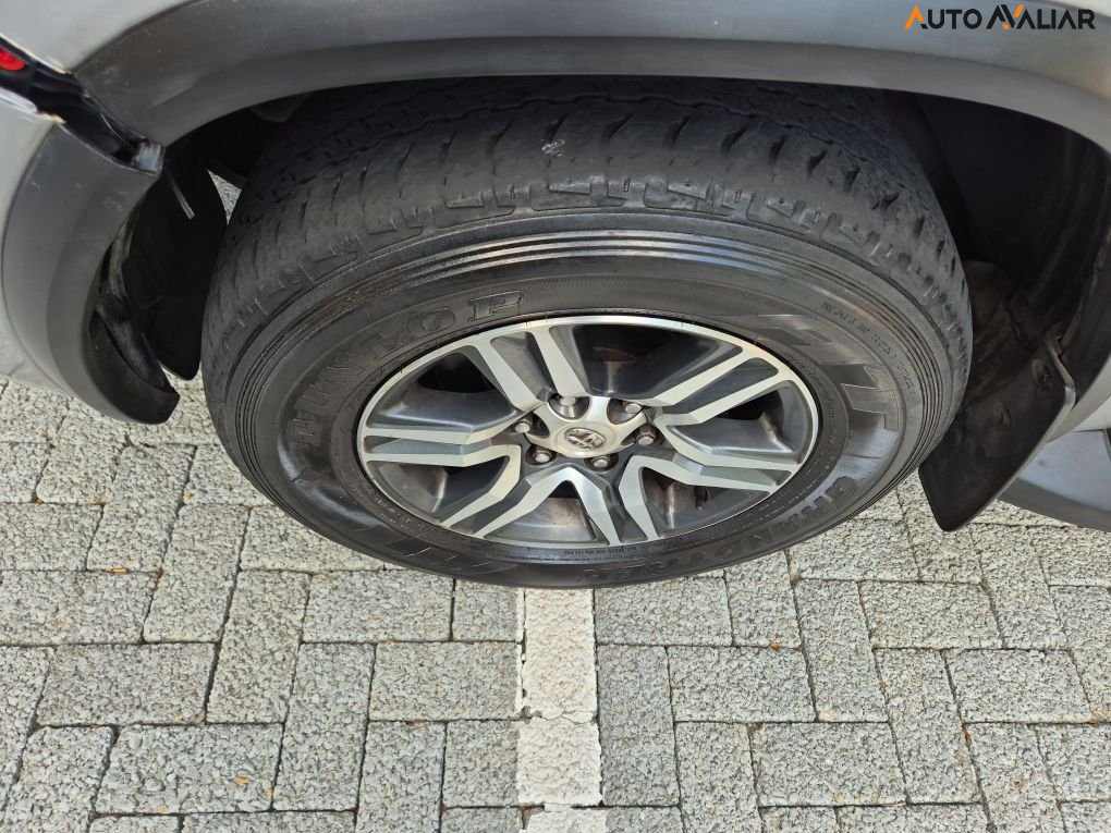 TOYOTA HILUX SW4 2.7 SR 4X2 16V FLEX 4P AUTOMATICO