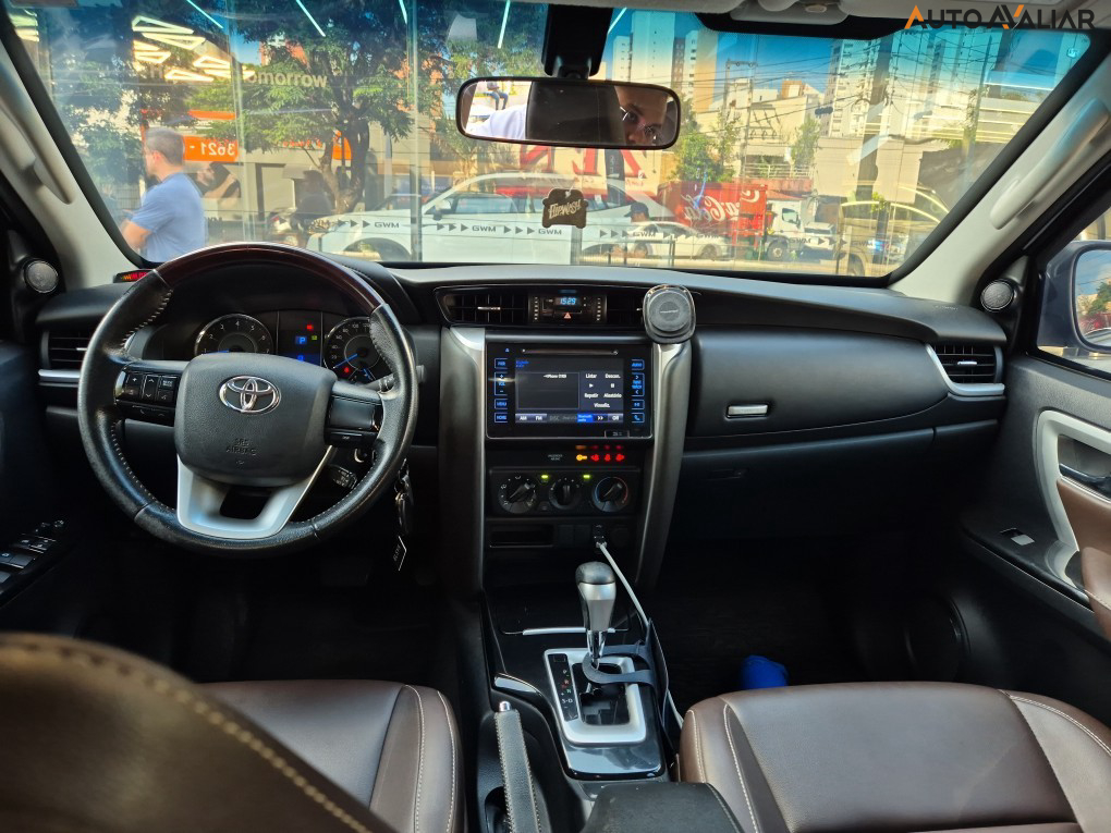 TOYOTA HILUX SW4 2.7 SR 4X2 16V FLEX 4P AUTOMATICO