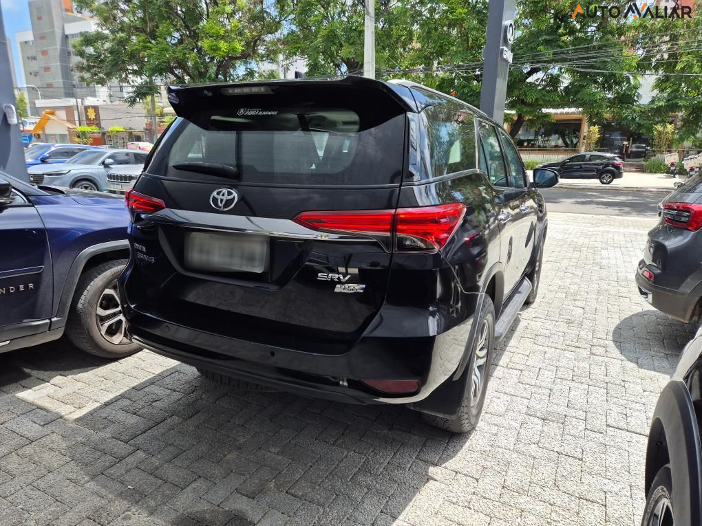 TOYOTA HILUX SW4 2.7 SRV 7 LUGARES 4X2 16V FLEX 4P AUTOMATICO