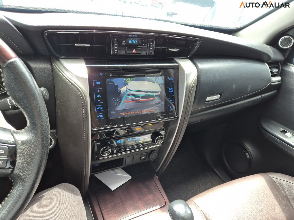 TOYOTA HILUX SW4 2.7 SRV 7 LUGARES 4X2 16V FLEX 4P AUTOMATICO