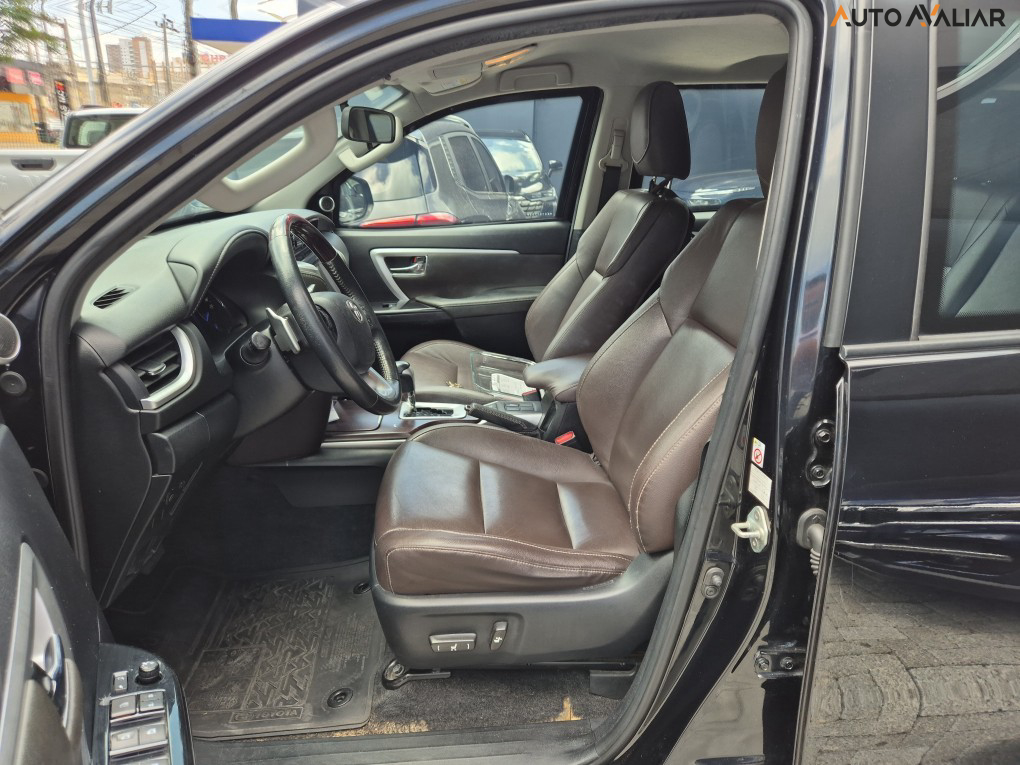 TOYOTA HILUX SW4 2.7 SRV 7 LUGARES 4X2 16V FLEX 4P AUTOMATICO