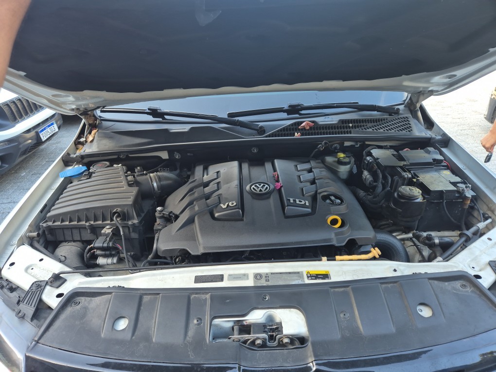 VOLKSWAGEN AMAROK 3.0 V6 TDI HIGHLINE CD DIESEL 4MOTION AUTOMATICO