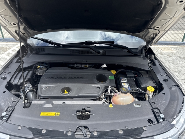 JEEP COMMANDER 2.0 TD380 TURBO DIESEL OVERLAND AT9