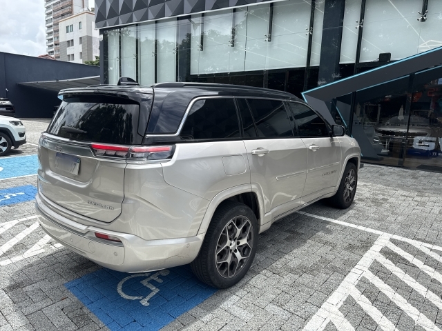 JEEP COMMANDER 2.0 TD380 TURBO DIESEL OVERLAND AT9