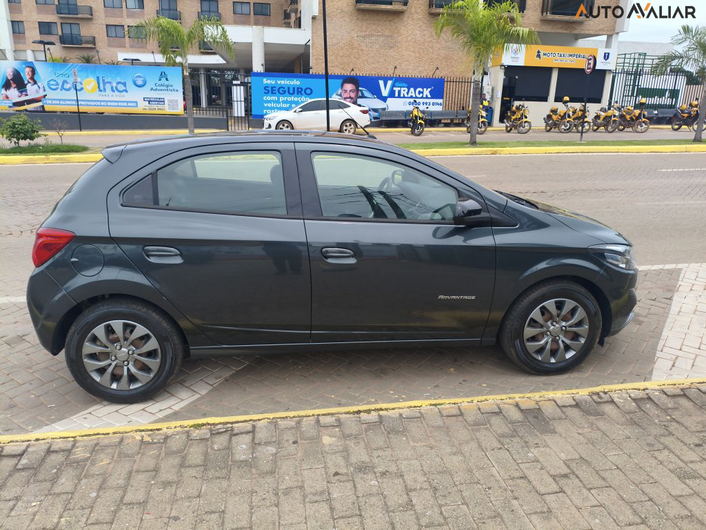 CHEVROLET ONIX 1.4 MPFI ADVANTAGE 8V FLEX 4P AUTOMATICO