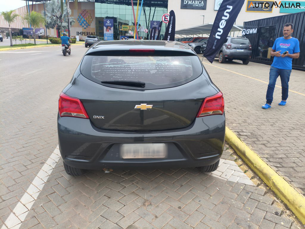 CHEVROLET ONIX 1.4 MPFI ADVANTAGE 8V FLEX 4P AUTOMATICO