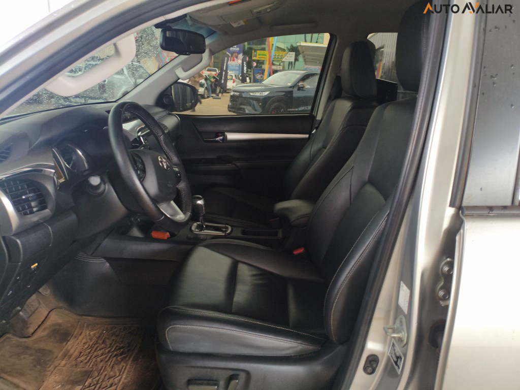 TOYOTA HILUX 2.8 D-4D TURBO DIESEL CD SRV 4X4 AUTOM&Aacute;TICO