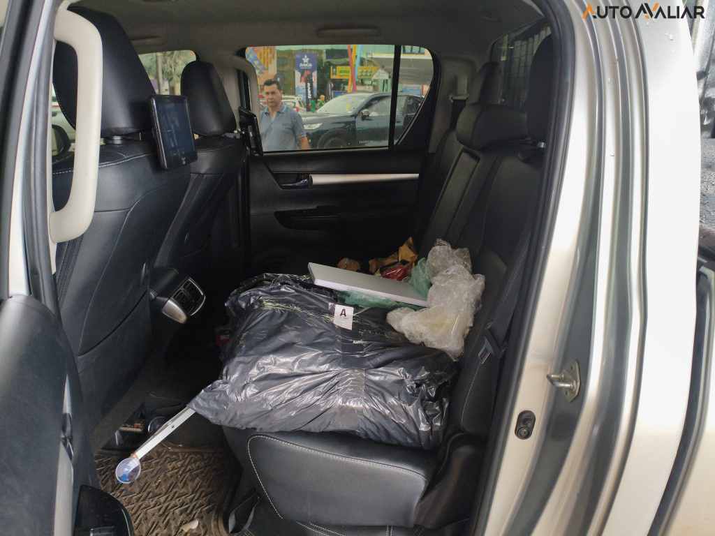 TOYOTA HILUX 2.8 D-4D TURBO DIESEL CD SRV 4X4 AUTOM&Aacute;TICO