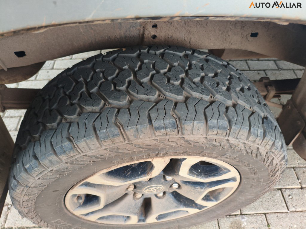 TOYOTA HILUX 2.8 D-4D TURBO DIESEL CD SRV 4X4 AUTOM&Aacute;TICO