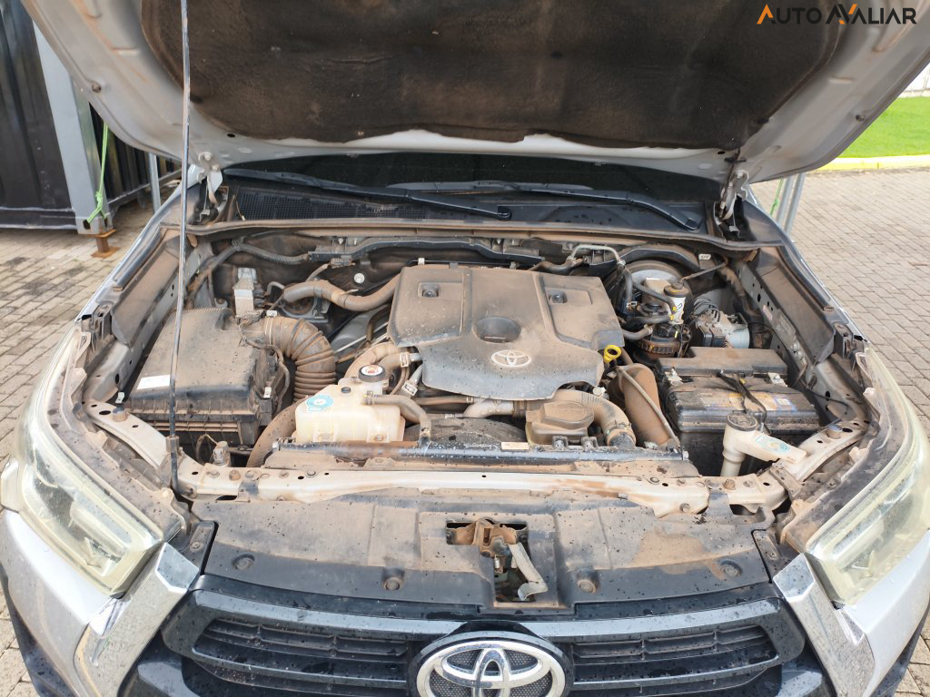 TOYOTA HILUX 2.8 D-4D TURBO DIESEL CD SRV 4X4 AUTOM&Aacute;TICO