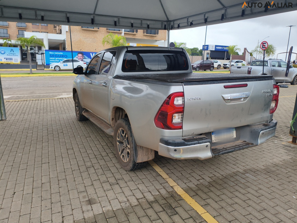 TOYOTA HILUX 2.8 D-4D TURBO DIESEL CD SRV 4X4 AUTOM&Aacute;TICO
