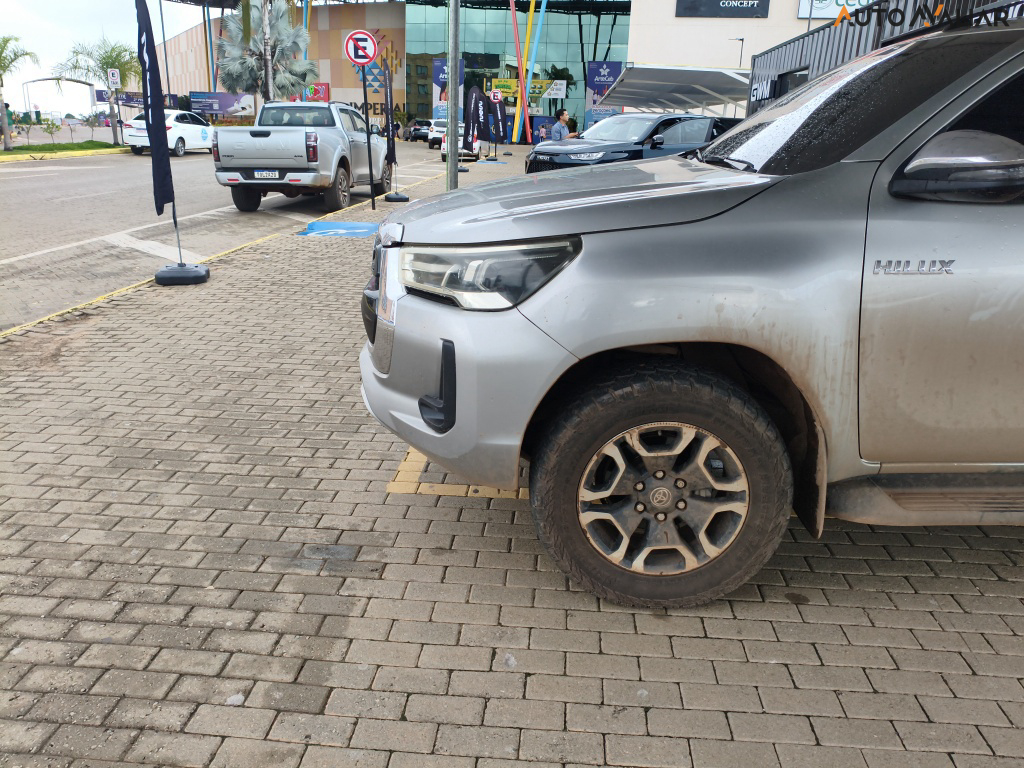 TOYOTA HILUX 2.8 D-4D TURBO DIESEL CD SRV 4X4 AUTOM&Aacute;TICO