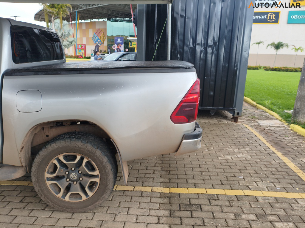 TOYOTA HILUX 2.8 D-4D TURBO DIESEL CD SRV 4X4 AUTOM&Aacute;TICO