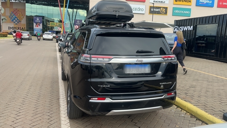 JEEP COMMANDER 2.0 TD380 TURBO DIESEL OVERLAND AT9