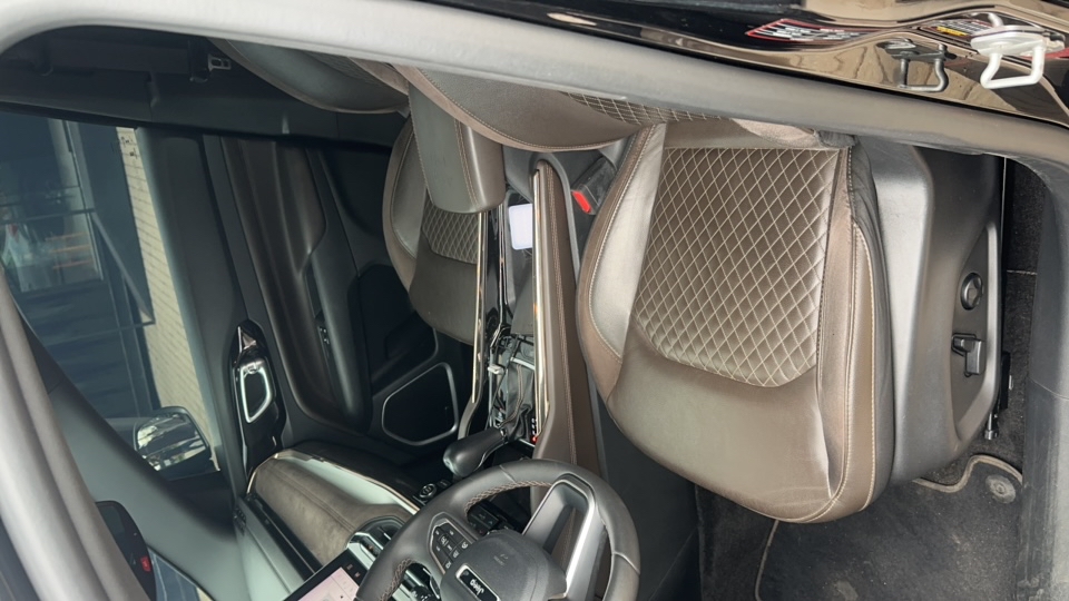 JEEP COMMANDER 2.0 TD380 TURBO DIESEL OVERLAND AT9