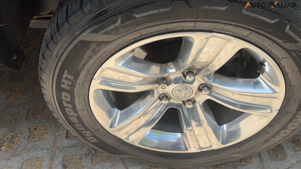 RAM CLASSIC 5.7 V8 GASOLINA LARAMIE CD 4X4 AUTOMATICO