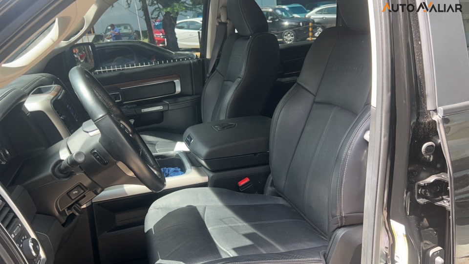 RAM CLASSIC 5.7 V8 GASOLINA LARAMIE CD 4X4 AUTOMATICO