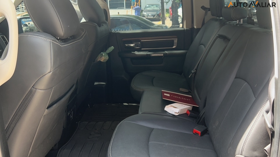 RAM CLASSIC 5.7 V8 GASOLINA LARAMIE CD 4X4 AUTOMATICO