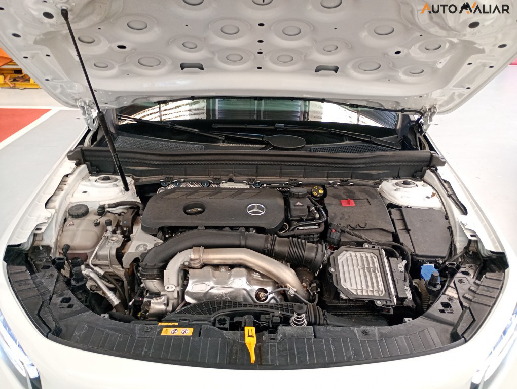 MERCEDES-BENZ GLB 220 2.0 MHEV AMG LINE 4MATIC 8G-DCT