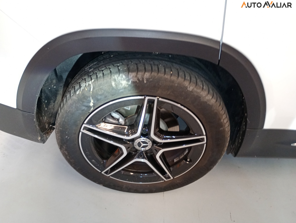 MERCEDES-BENZ GLB 220 2.0 MHEV AMG LINE 4MATIC 8G-DCT