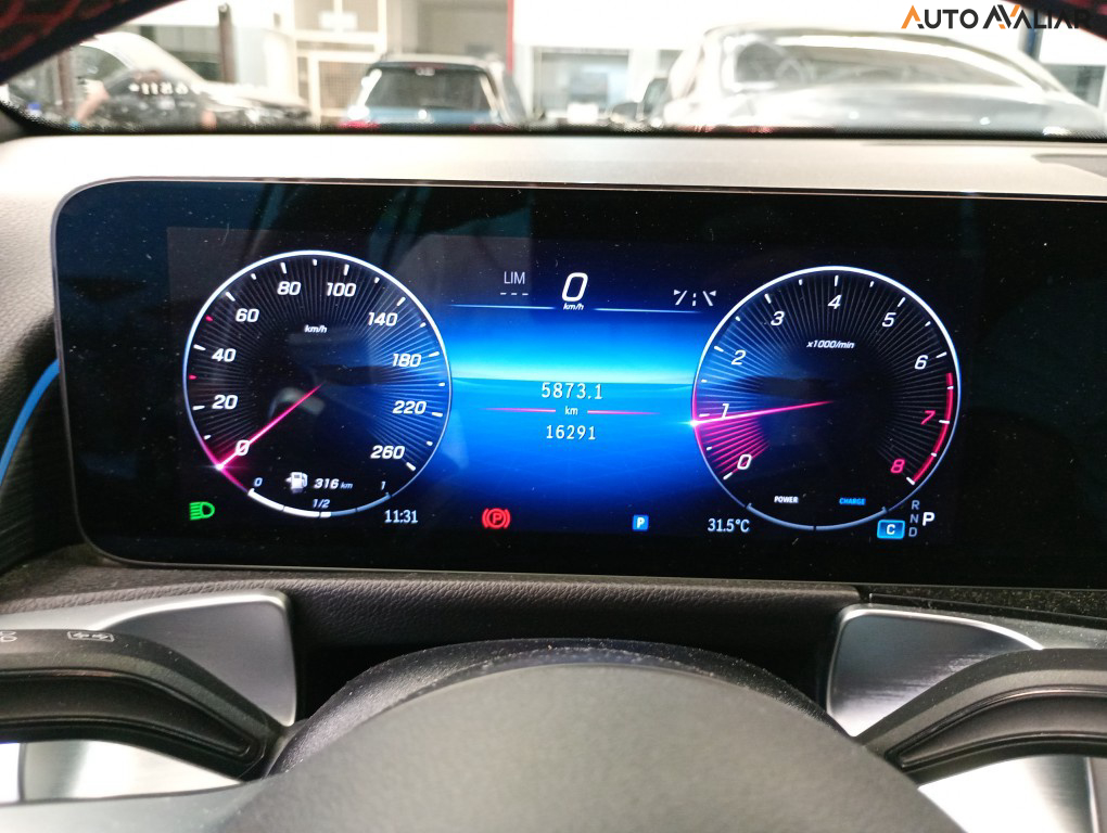 MERCEDES-BENZ GLB 220 2.0 MHEV AMG LINE 4MATIC 8G-DCT