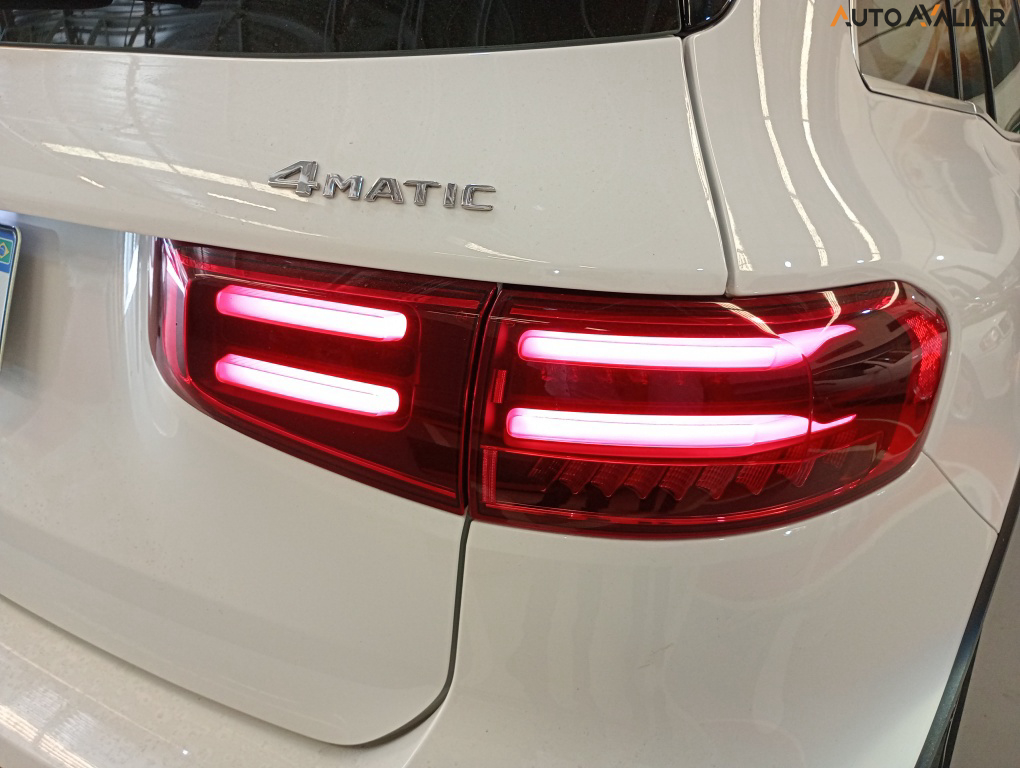MERCEDES-BENZ GLB 220 2.0 MHEV AMG LINE 4MATIC 8G-DCT