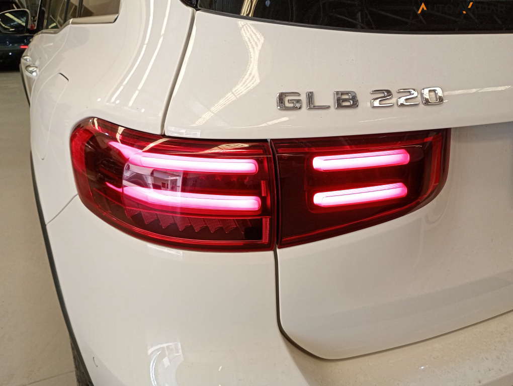 MERCEDES-BENZ GLB 220 2.0 MHEV AMG LINE 4MATIC 8G-DCT
