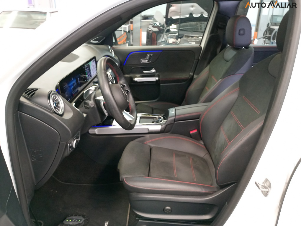 MERCEDES-BENZ GLB 220 2.0 MHEV AMG LINE 4MATIC 8G-DCT