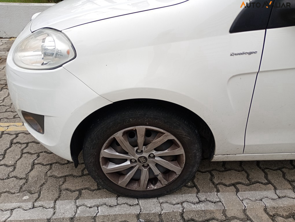 FIAT PALIO 1.6 MPI ESSENCE 16V FLEX 4P AUTOMATIZADO