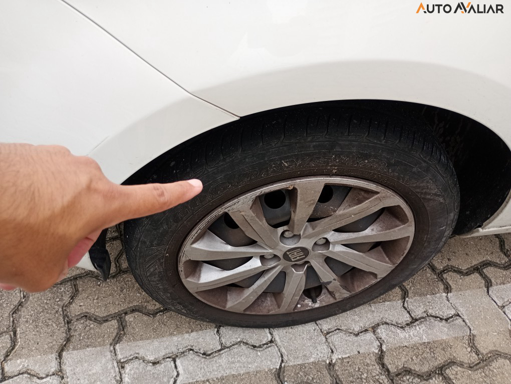 FIAT PALIO 1.6 MPI ESSENCE 16V FLEX 4P AUTOMATIZADO