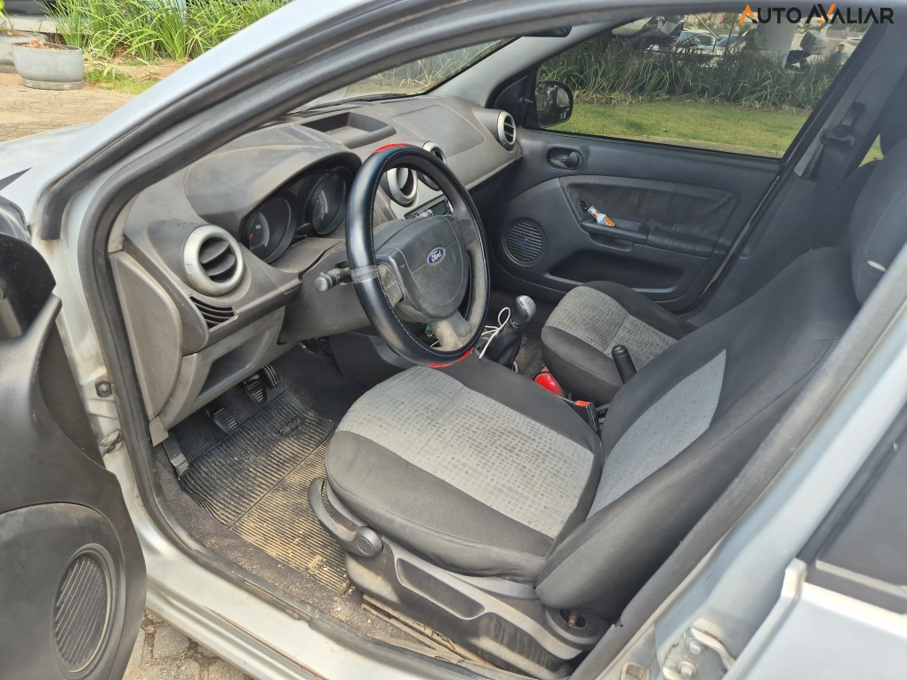 FORD FIESTA 1.6 ROCAM SEDAN 8V FLEX 4P MANUAL