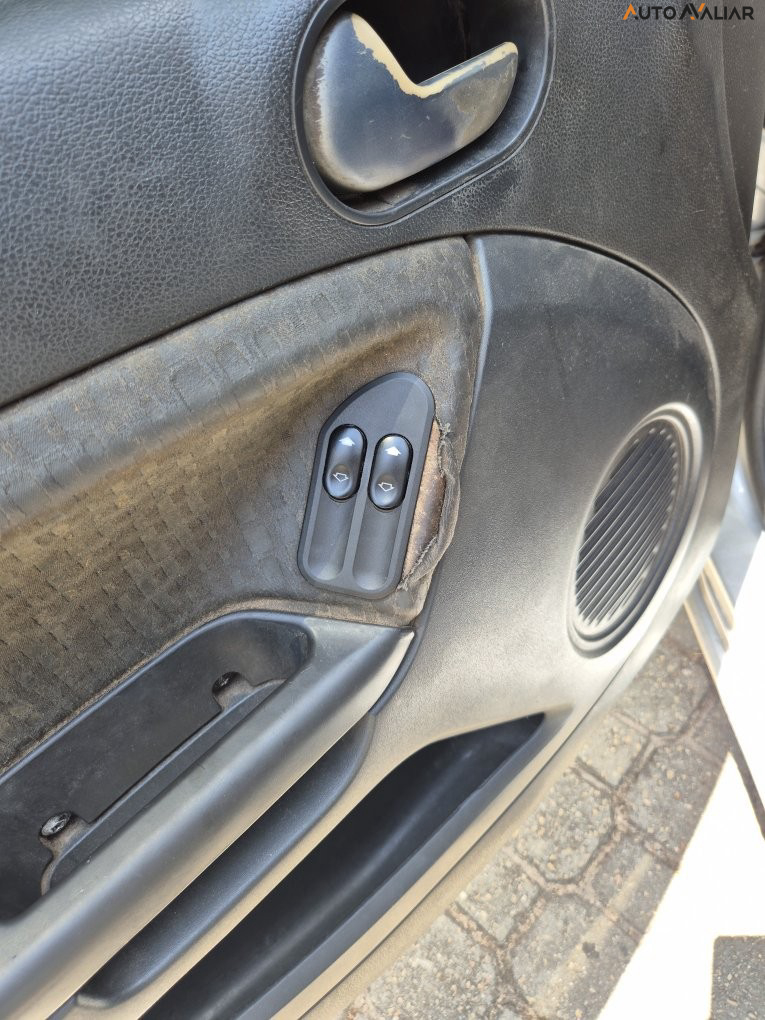 FORD FIESTA 1.6 ROCAM SEDAN 8V FLEX 4P MANUAL