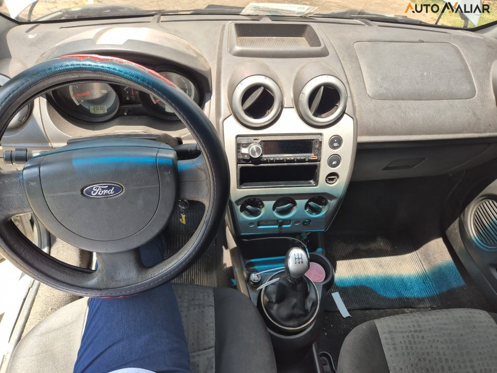 FORD FIESTA 1.6 ROCAM SEDAN 8V FLEX 4P MANUAL