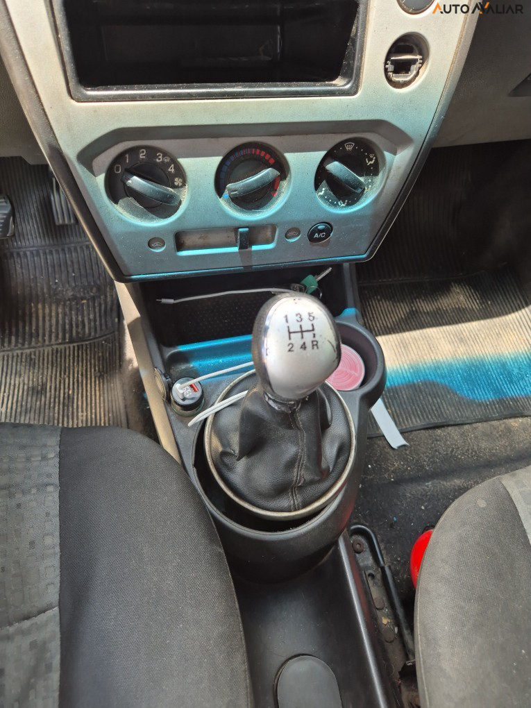 FORD FIESTA 1.6 ROCAM SEDAN 8V FLEX 4P MANUAL